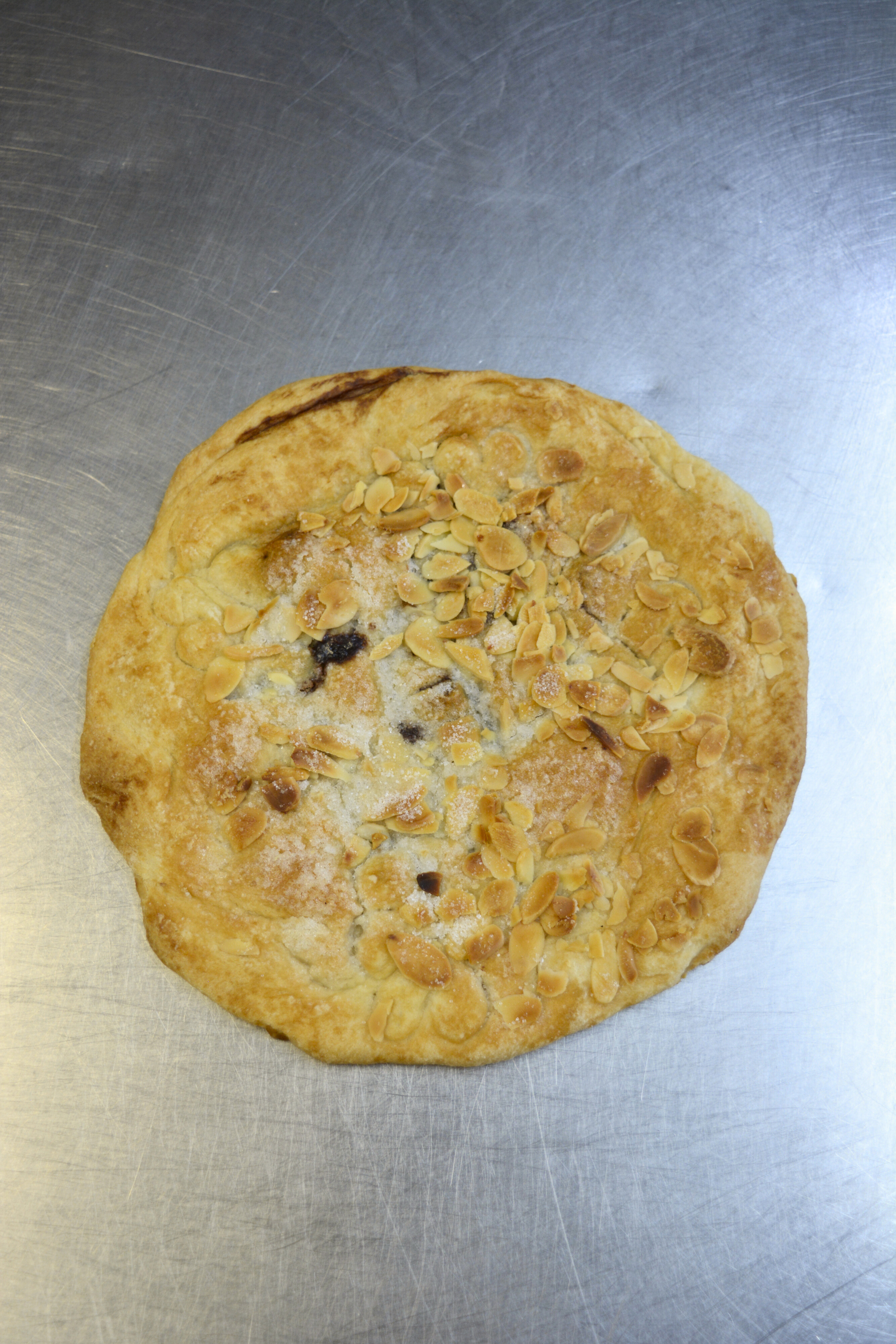 Torta de manteca con almendras y chocolate